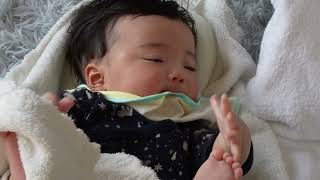 【陣痛・出産・母乳育児】よく寝たので、一人遊び中（産後173日目）2022年1月28日【bayi:Bayi Lucu:Melahirkan:kehamilan:anak:Indonesia】#sh