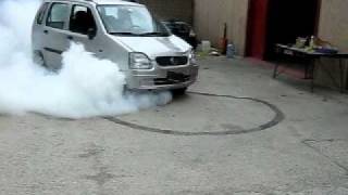 Opel Agila burnout