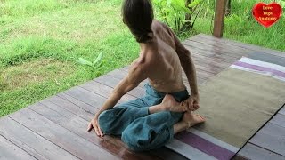 Supta Urdhva Pada Vajrasana (Reclining Thunderbolt Posture with One Foot Upward)