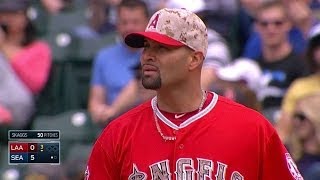 LAA@SEA: Pujols reacts quickly to snag the liner