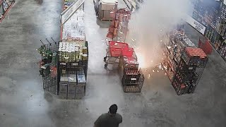 Group sets off fireworks inside Texas store and then steals fireworks