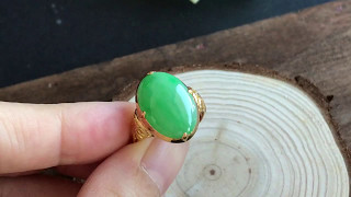 Vintage A-Grade Type A Natural Jadeite Jade Green Cabochon Ring (18k Yellow Gold) No.161237