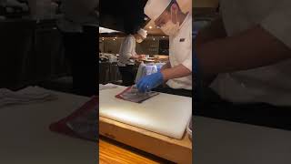 台北著名日本料理師傅小哥現切鮪魚生魚片 #Shorts Fish Cutting Skill