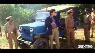Anaganaga Oka Roju Movie Scenes - Raghuvaran investigating about the car - J D Chakravarthy, Urmila