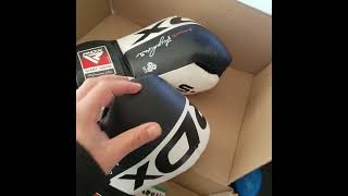 Unboxing guantes RDX S4 cuero de vaca y canilleras RDX T1 cuero sintético.