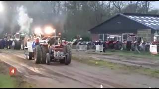 Massey ferguson 135 tractorpulling(oldtimer trekkertrek achterberg)