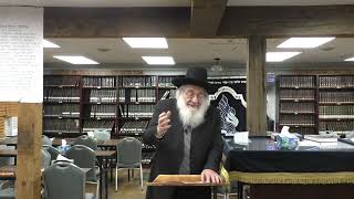 Rabbi Pinchas Green Mashgiach of Yeshivas Kaminetz speaking at the Night Kollel at Scheiner's Shul