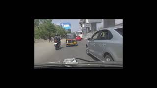 Idiots on Pune Roads ~ Everyday Observation ~ Skoda cuts \u0026 goes left without Indicator 😢 😑 😒