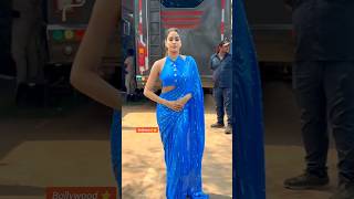 Bollywood Actress |jhanvi Kapoor|  is busy controlling her saree again and again #shorts