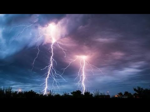 How the lighting strickes on the earth How the lighting strickes on the earth