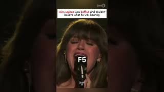 Kelly Clarkson and Ariana Grenade hit 3 notes at once