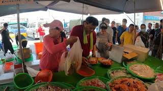 鳳螺，買完還有就用送的 高雄蚵仔寮魚港海鮮拍賣興爸客海鮮叫賣 南董海鮮代客料理旁