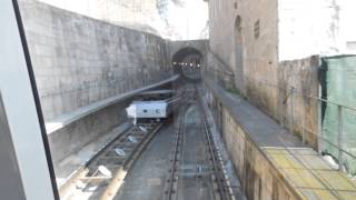 Jízda pozemní lanovkou v Portu/ Ride the funicular in Porto