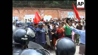 Several injured as Maoist supporters and police clash