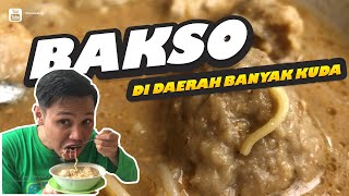 MAKAN BAKSO KUAH KACANG !!! PINNGIR JALAN JENEPONTO PENJUAL BAKSO SEMUA !!! WAW ... WAW ... WAW