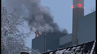 Kraftwerk brennt–Gebersdorf ist in Rauch gehüllt Feuer in Kraftwerk in n-ergie  Nürnberg brand heute