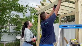 Hicimos una pergola en casa