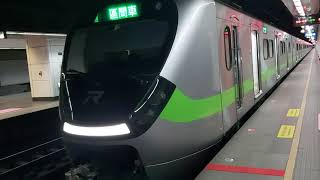 1251次基隆發車經由西部幹線開往新竹的銀綠色微笑號EMU900型十輛一編組EMU903區間車