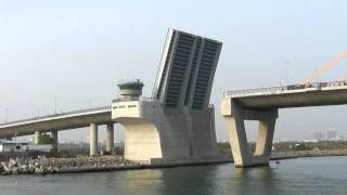 台灣屏東大鵬灣跨海大橋橋面開啟\u0026閉合(20120212-1630)