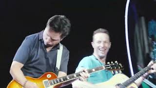 Musica | Michael J  Fox & Coldplay | Johnny B Goode Live in NY