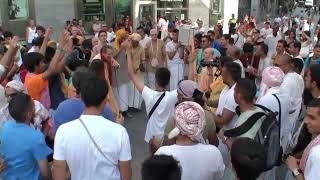 Epic Harinama with Sachinandana Swami \u0026 Madhava in Madrid [Original Version] - Aug. 2010