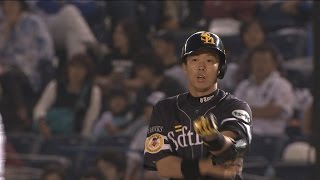 【プロ野球パ】鶴岡がしぶとくライト前へ、先制のタイムリー放つ  2015/05/13 M-H