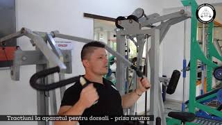 Tractiuni la aparatul pentru dorsali priza neutra - www.fitness-academy.ro