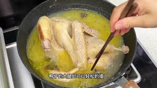 闽南人招呼客人的标配铁观音跟鸭子，蒜香咸水鸭皮脆肉嫩超好吃