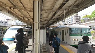 久喜駅で臨時快速が臨時特急の待避をしてる様子