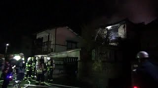 未明の住宅火災で現場騒然　木造一部2階建て住宅が全焼か「ボンボンと音が…火の粉がすごかった」けが人はなし【新潟市】 (25/02/02 12:17)