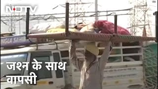 Delhi Border से जत्थों में रवाना हो रहे किसान, Singhu Border पर कंक्रीट की दीवार हटाते दिखी पुलिस