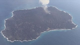 西之島、１０倍に拡大 溶岩流ほぼ旧島覆う