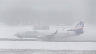 Snow bad weather landing - SunExpress Boeing 737-8K5 TC-SNY XQ 946 at Berlin Tegel