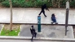 ¡FUERTES IMÁGENES! Momento justo en que asesinan a una persona en la revista Charlie Hebdo'