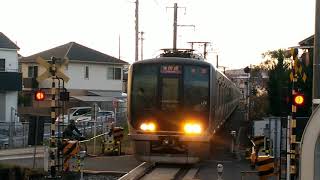 JR西日本321系2次車D32編成の快速木津行き(到着) 西木津駅