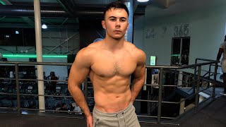 16 year old hits 140kg (3 plates!!!) on bench press!