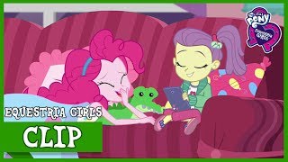 Cuidando a Pinkie | MLP: Equestria Girls | ¡Nueva Serie! [Español Latino]