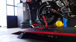 Yamaha MT-07 - oil service and Akrapovic full system SOUND