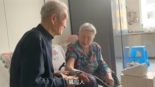 88岁爷爷性格十分倔强，看看发生了啥事？85岁奶奶直说爷爷膈应人