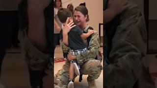 Military mom bursts into tears when reuniting with her son 🥹❤️