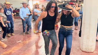 Tremendo baile que se mandó el palomo junto a Pilar la rancherita -  Los tremendos laureles