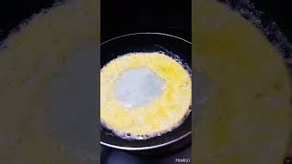 సగం ఉడికించిన గుడ్డు ఆమ్లెట్ half boiled egg omelette #youtube #video #tasty #shortvideo #egg