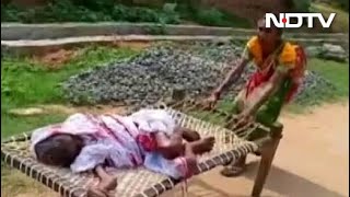 Odisha Woman Drags 100-Year-Old Mother On Cot To Bank For Paperwork | Coronavirus Crisis