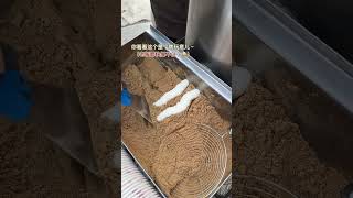 老板说的没错 不切的小糍粑 趁热乎吃起来果然更有味#街边小吃#路边摊美味#糍粑#谁懂这一口的好吃程度#抖音美食推荐官