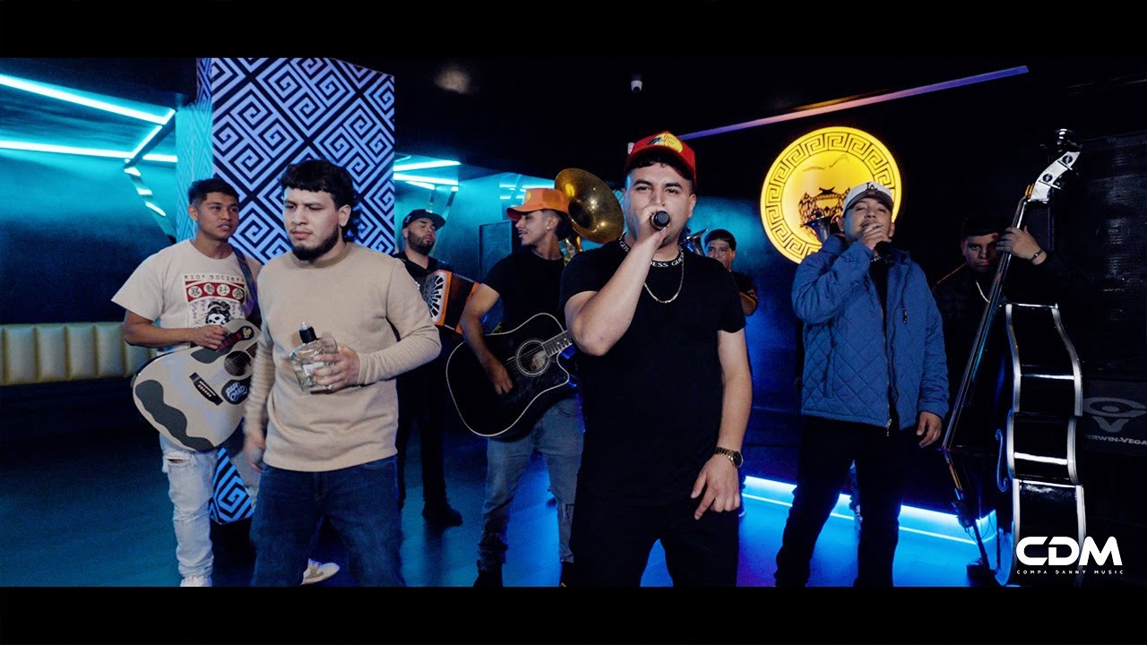 Reyes Del Trono X Los De Porte Fino El Barbie En Vivo Chords Chordify