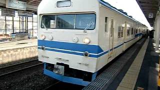 419系『食パン』電車、発車シーン