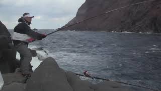 磯釣り 八丈小島 一の根 強風の中 石物釣り