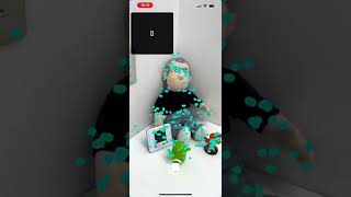 「Trnio 3D Scanner」を使ってiPhoneで人形を3Dスキャンする様子