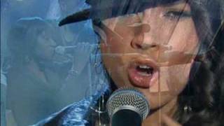 Alicia Keys - You Don t Know My Name (Live Wetten Dass 2004)