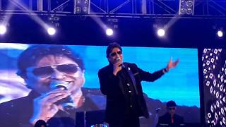 Sari duniya ka bojh hum uthate hain | Shabbir Kumar | Live Performance